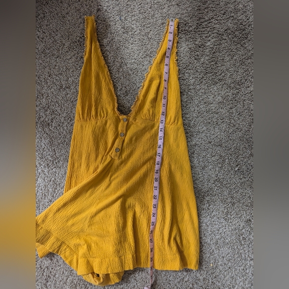 ASOS Yellow Deep V Scalloped Neckline Tank and Shorts Romper Size 6 - Picture 8 of 9